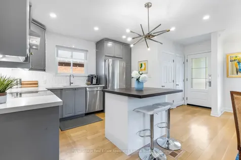 10 Iris Road Toronto ON M8V 2G9