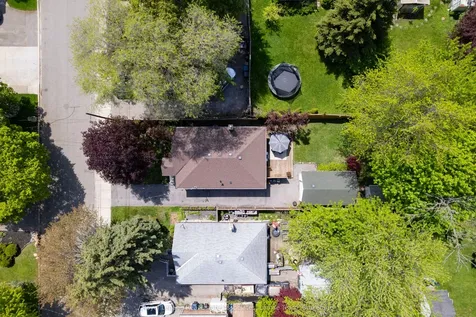10 Iris Road Toronto ON M8V 2G9