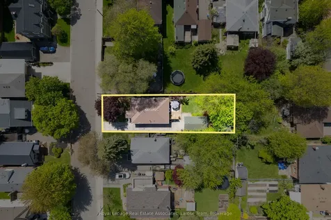 10 Iris Road Toronto ON M8V 2G9