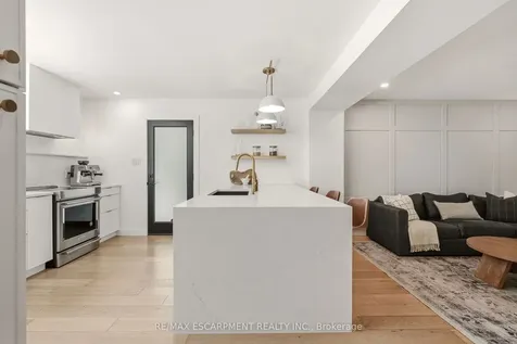 394 Rankin Drive Burlington ON L7N 2B5