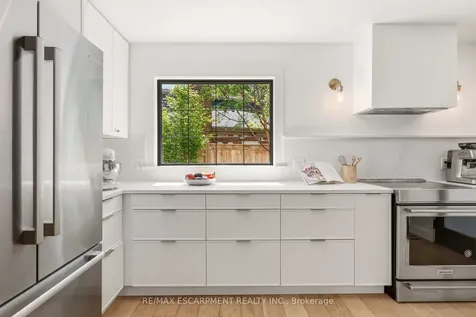 394 Rankin Drive Burlington ON L7N 2B5