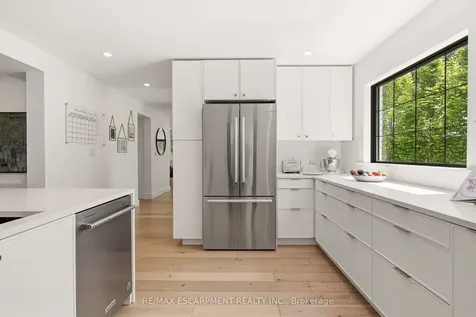 394 Rankin Drive Burlington ON L7N 2B5