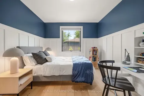 394 Rankin Drive Burlington ON L7N 2B5