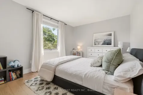 394 Rankin Drive Burlington ON L7N 2B5