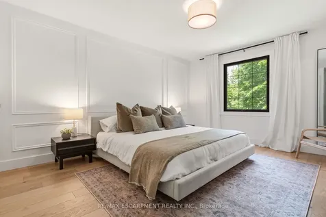 394 Rankin Drive Burlington ON L7N 2B5