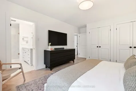 394 Rankin Drive Burlington ON L7N 2B5