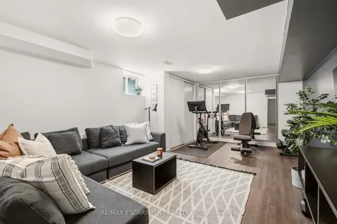 394 Rankin Drive Burlington ON L7N 2B5