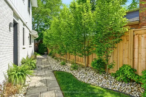 394 Rankin Drive Burlington ON L7N 2B5