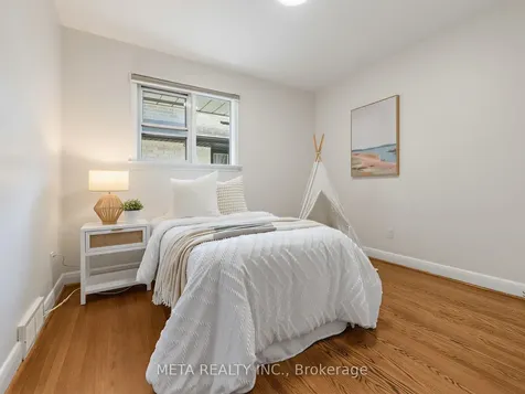 1337 Melton Drive Mississauga ON L4Y 1L6