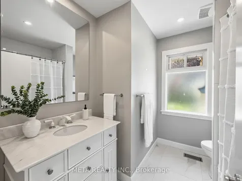 1337 Melton Drive Mississauga ON L4Y 1L6