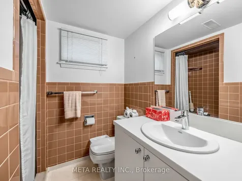 1337 Melton Drive Mississauga ON L4Y 1L6