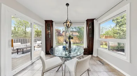 165 Warner Drive Oakville ON L6L 6E7