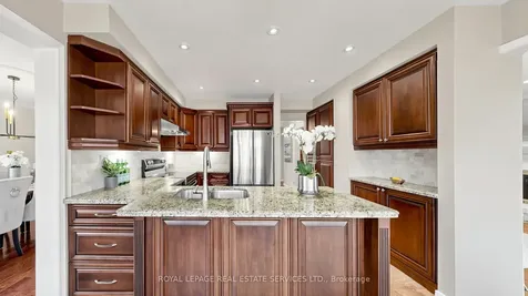 165 Warner Drive Oakville ON L6L 6E7