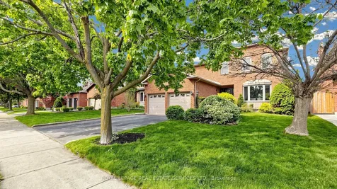 165 Warner Drive Oakville ON L6L 6E7