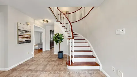 165 Warner Drive Oakville ON L6L 6E7