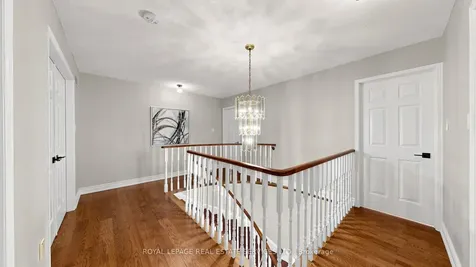 165 Warner Drive Oakville ON L6L 6E7