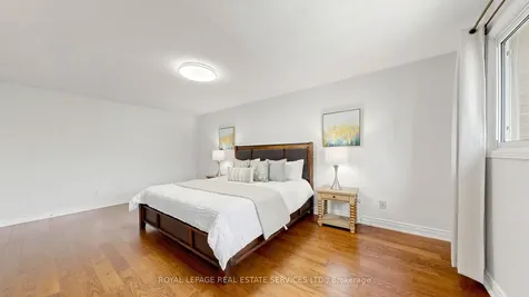 165 Warner Drive Oakville ON L6L 6E7