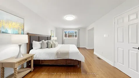 165 Warner Drive Oakville ON L6L 6E7