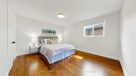 165 Warner Drive Oakville ON L6L 6E7