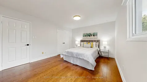 165 Warner Drive Oakville ON L6L 6E7
