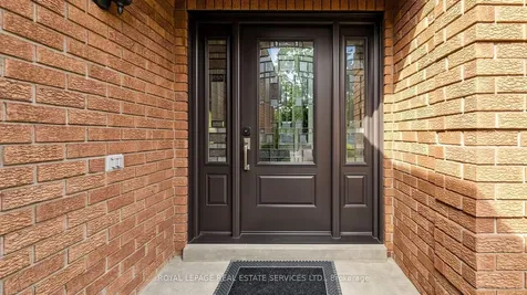 165 Warner Drive Oakville ON L6L 6E7