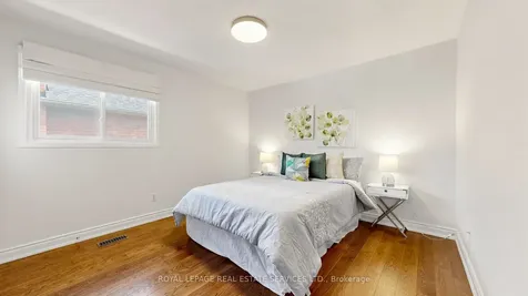 165 Warner Drive Oakville ON L6L 6E7