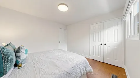 165 Warner Drive Oakville ON L6L 6E7
