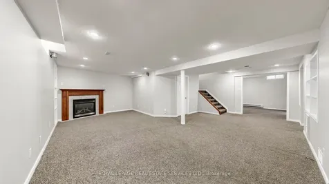 165 Warner Drive Oakville ON L6L 6E7
