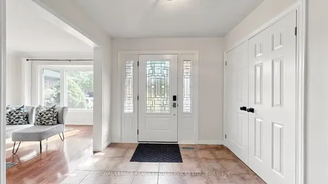 165 Warner Drive Oakville ON L6L 6E7