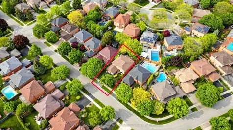 165 Warner Drive Oakville ON L6L 6E7