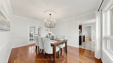 165 Warner Drive Oakville ON L6L 6E7
