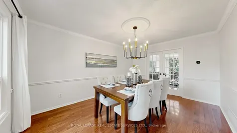 165 Warner Drive Oakville ON L6L 6E7