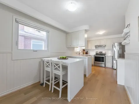 23 Groverdale Road Toronto ON M9C 3M7