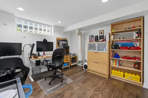 23 Groverdale Road Toronto ON M9C 3M7