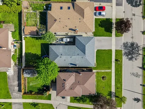 23 Groverdale Road Toronto ON M9C 3M7