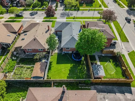 23 Groverdale Road Toronto ON M9C 3M7