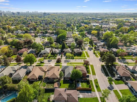 23 Groverdale Road Toronto ON M9C 3M7