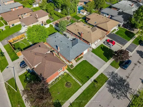 23 Groverdale Road Toronto ON M9C 3M7