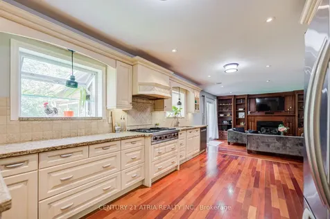 189 Louis Drive Mississauga ON L5B 2V5