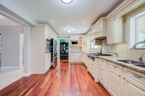 189 Louis Drive Mississauga ON L5B 2V5