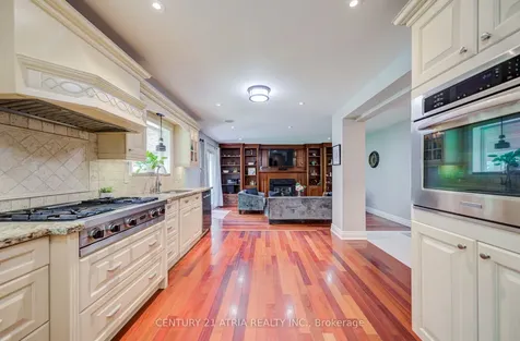 189 Louis Drive Mississauga ON L5B 2V5