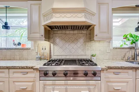 189 Louis Drive Mississauga ON L5B 2V5