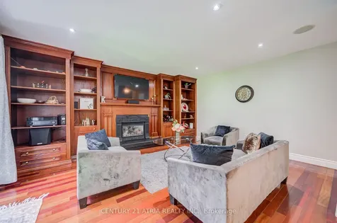 189 Louis Drive Mississauga ON L5B 2V5