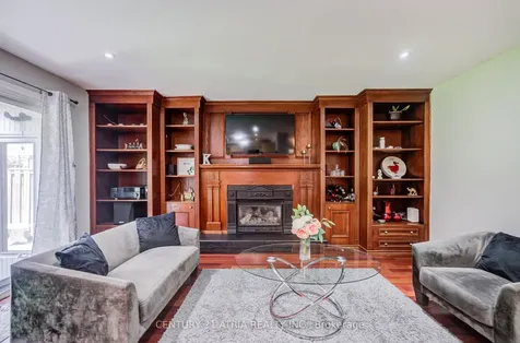 189 Louis Drive Mississauga ON L5B 2V5