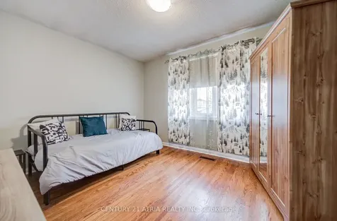 189 Louis Drive Mississauga ON L5B 2V5