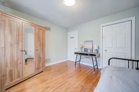 189 Louis Drive Mississauga ON L5B 2V5