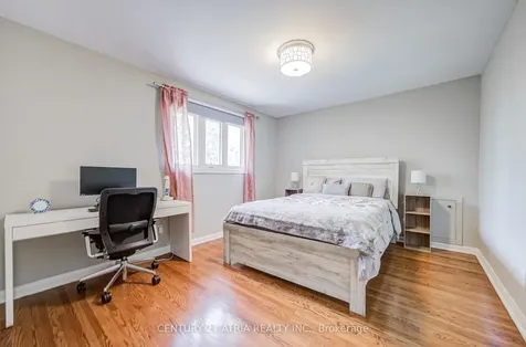 189 Louis Drive Mississauga ON L5B 2V5