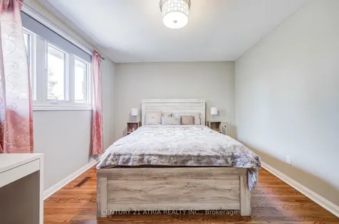 189 Louis Drive Mississauga ON L5B 2V5