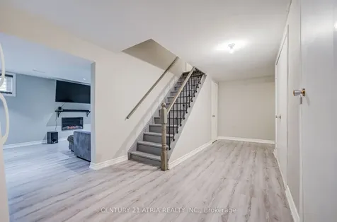 189 Louis Drive Mississauga ON L5B 2V5