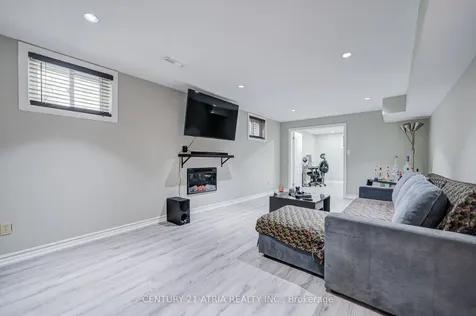 189 Louis Drive Mississauga ON L5B 2V5